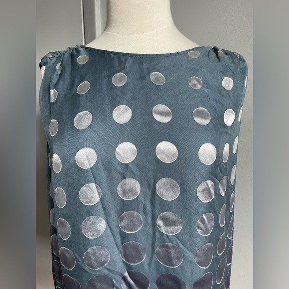 Max Studio Silk Sleeveless Top In Shades Of Blue, Grey, Silver, Size L - Picture 2 of 12